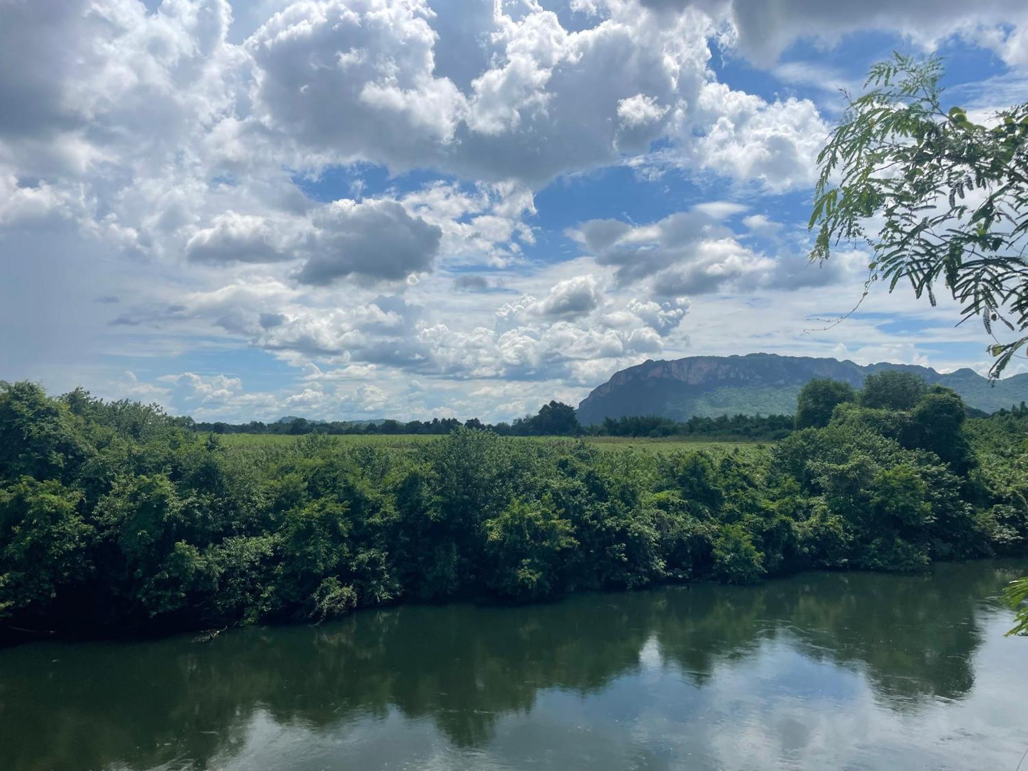 Revolution Kanchanaburi Adventure Hq Ban Chuk Kum Exteriör bild