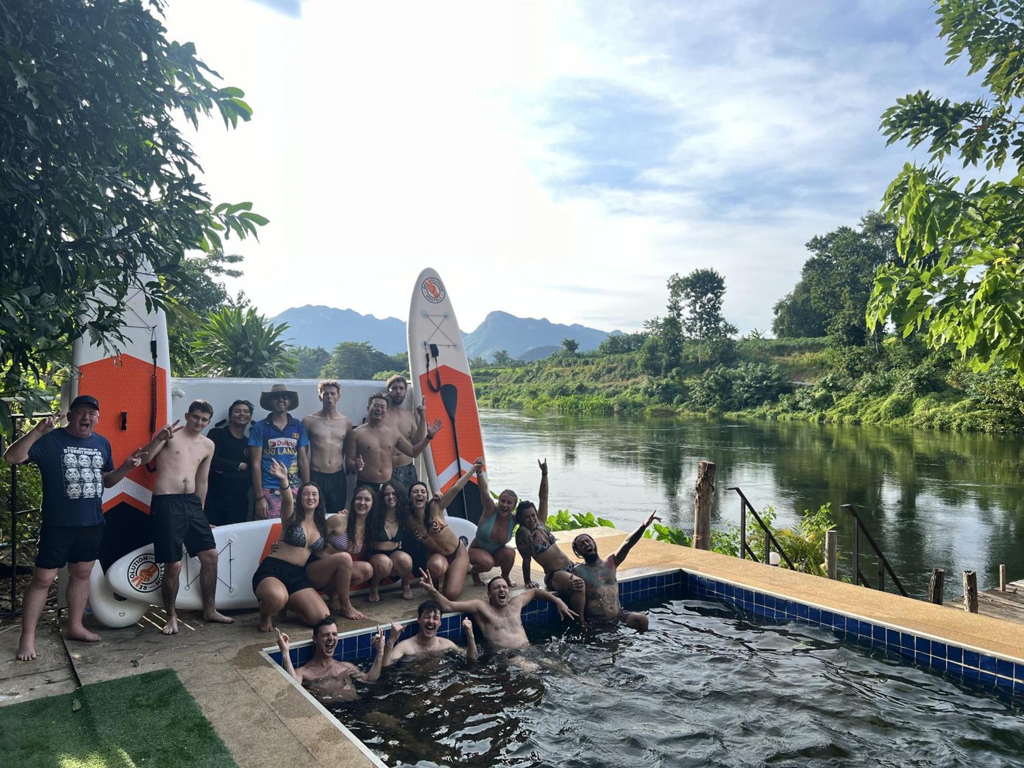 Revolution Kanchanaburi Adventure Hq Ban Chuk Kum Exteriör bild